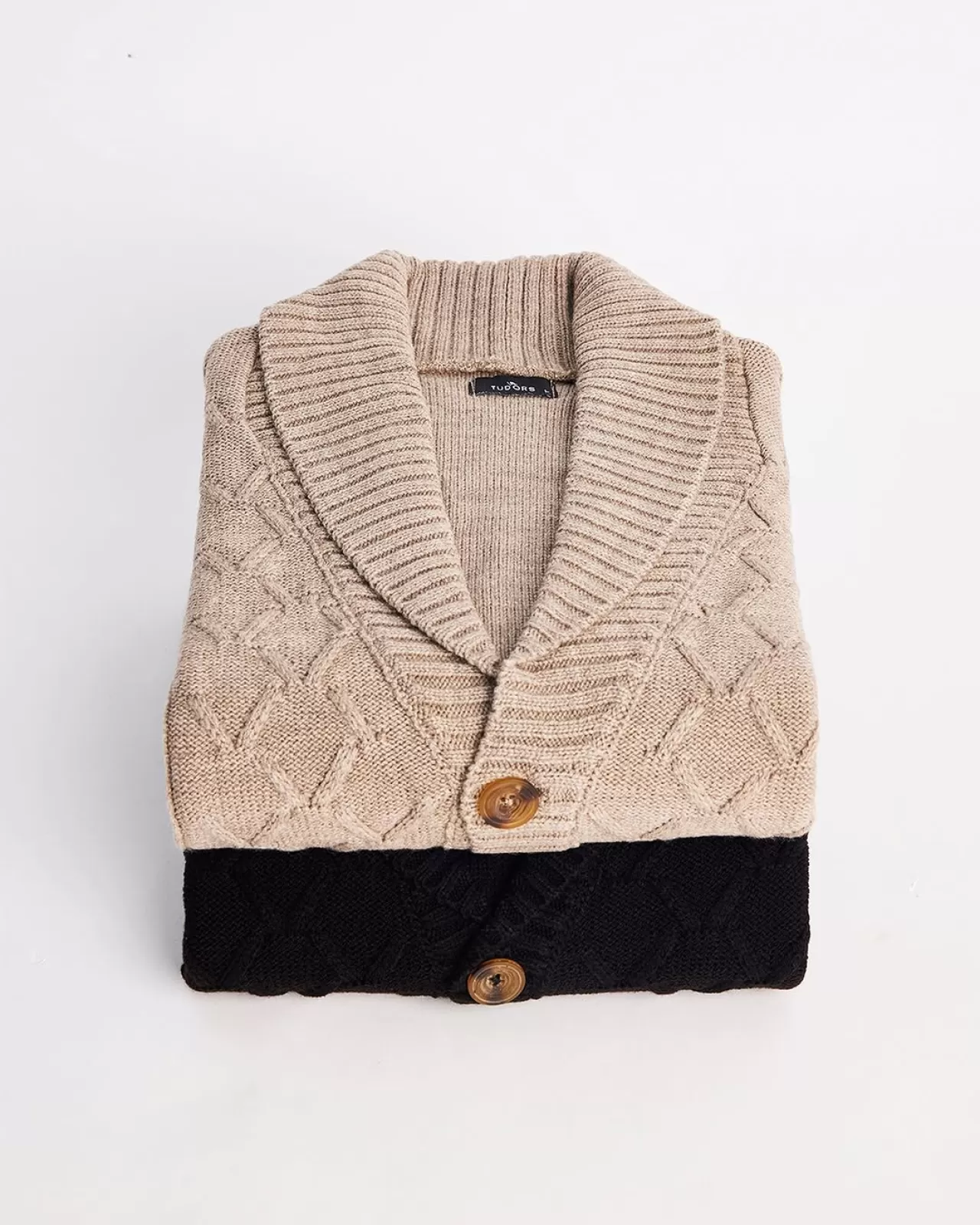 Tudors, Klasik Tasarımı Detaylarla Yeniden Yorumluyor