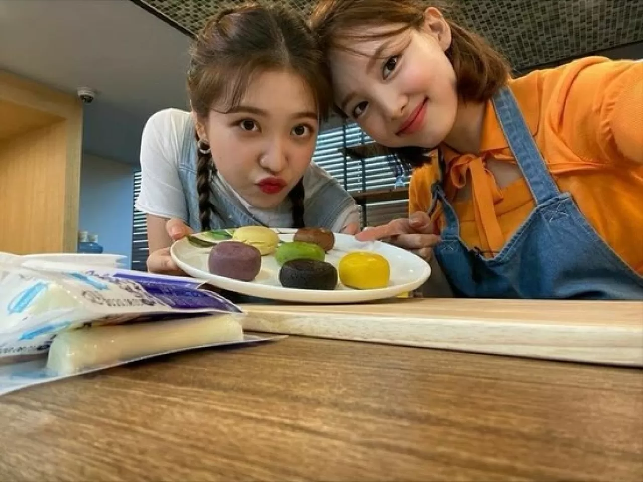 TWICE ve Red Velvet Üyeleri Nayeon ile Yeri'nin Buluşması Sosyal Medyada Yankı Buldu