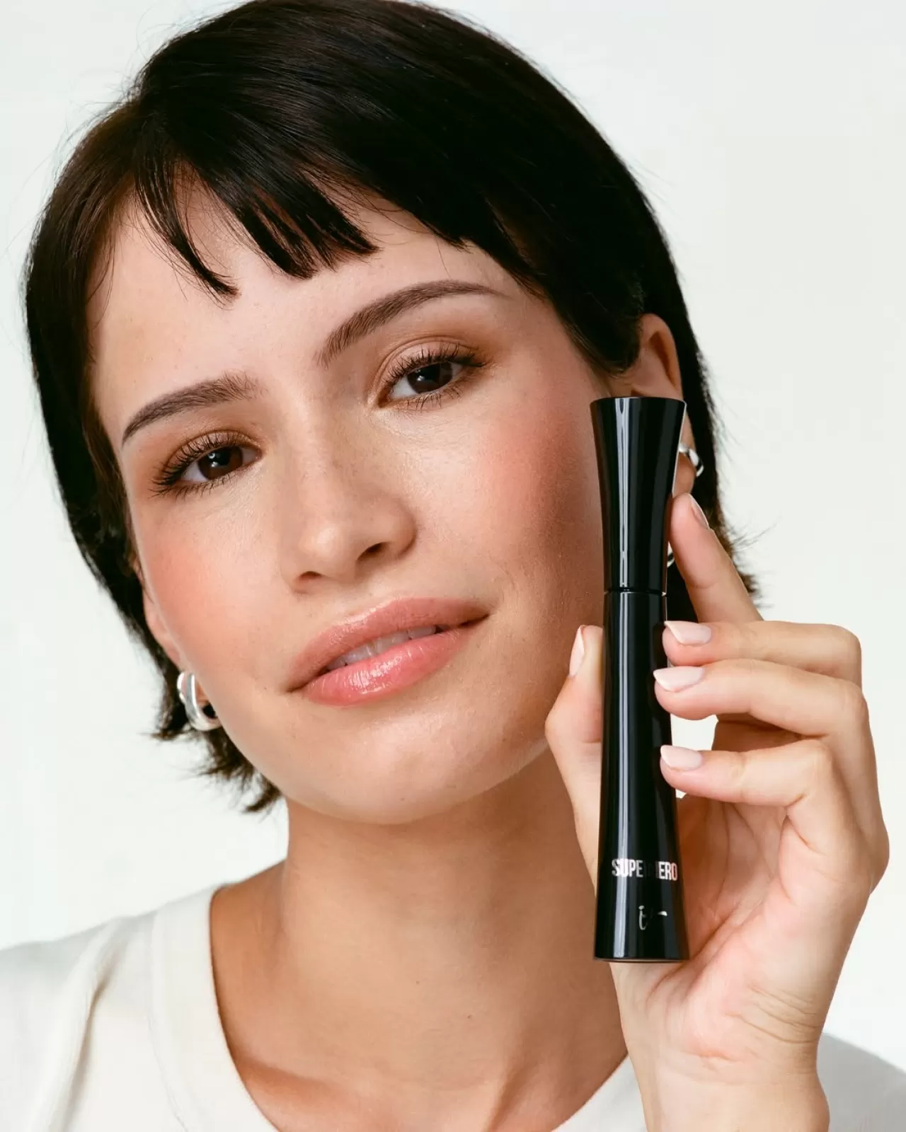 IT Cosmetics Superhero Maskara, Ultra Gür ve Uzun Kirpikler Vaat Ediyor