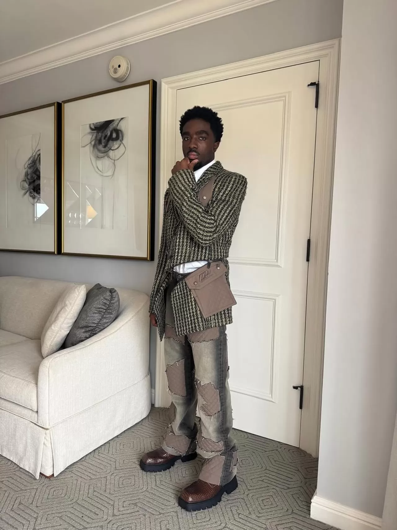 Caleb McLaughlin, Stranger Things 5 Tanıtım Turunda Off-White'ın FW25 Koleksiyonundan Bir Giyim Tarzı Sergiledi