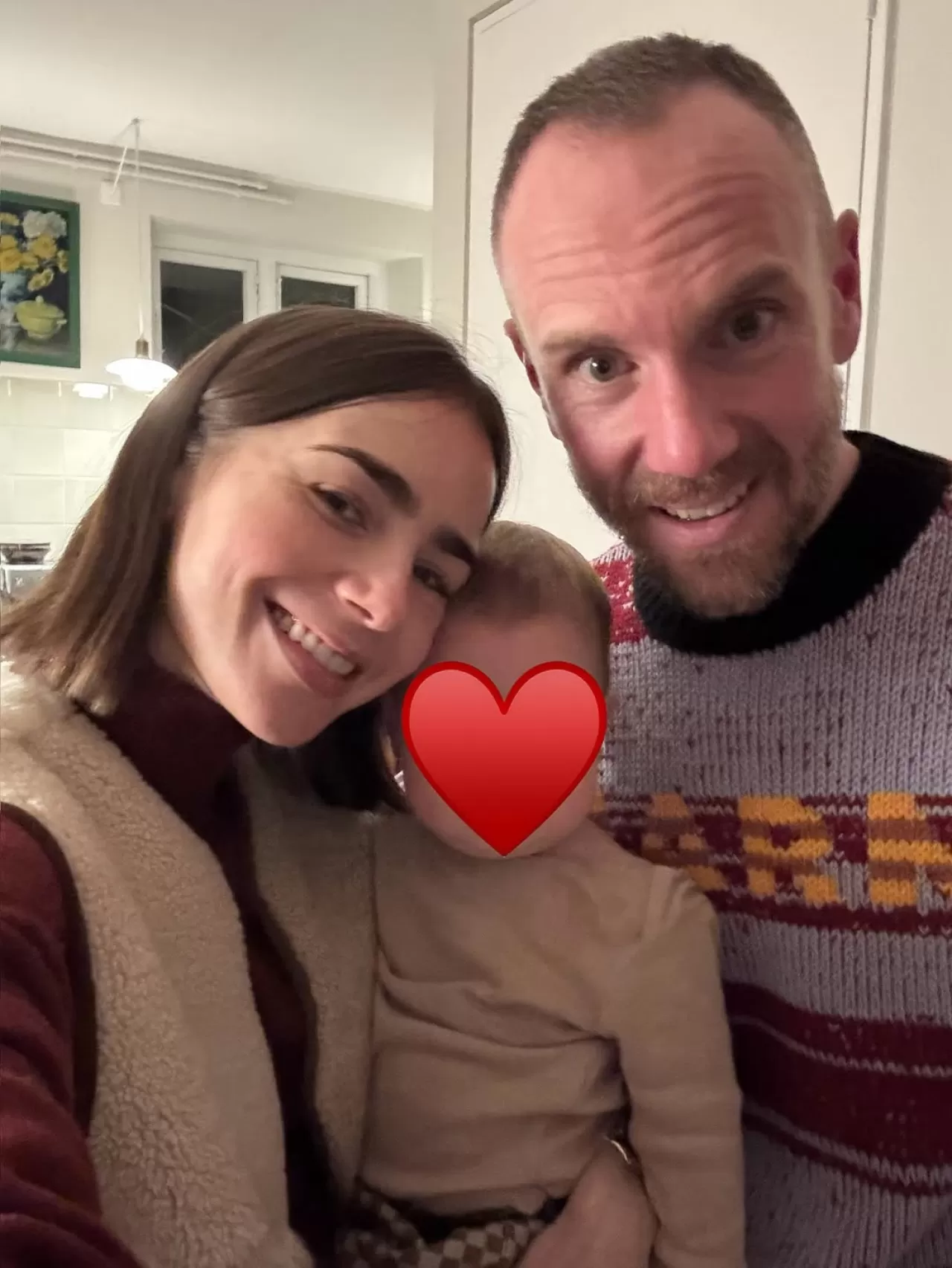 Lily Collins Aile Sevgiyle Dolu Bir Şükran Günü Kutladı