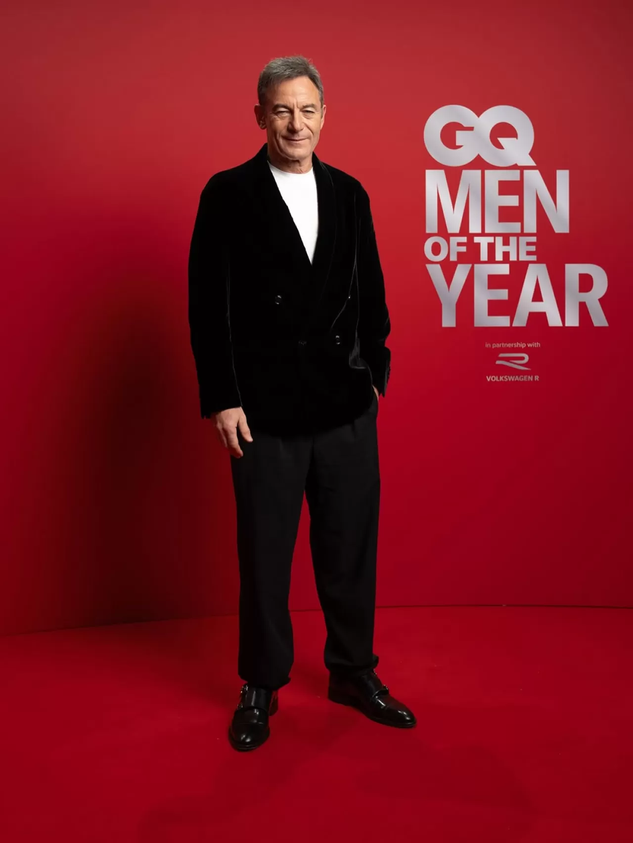 Jason Isaacs, GQ Men of the Year 2025'te Giorgio Armani ile Etkileyici Bir Görünüm Sergiledi