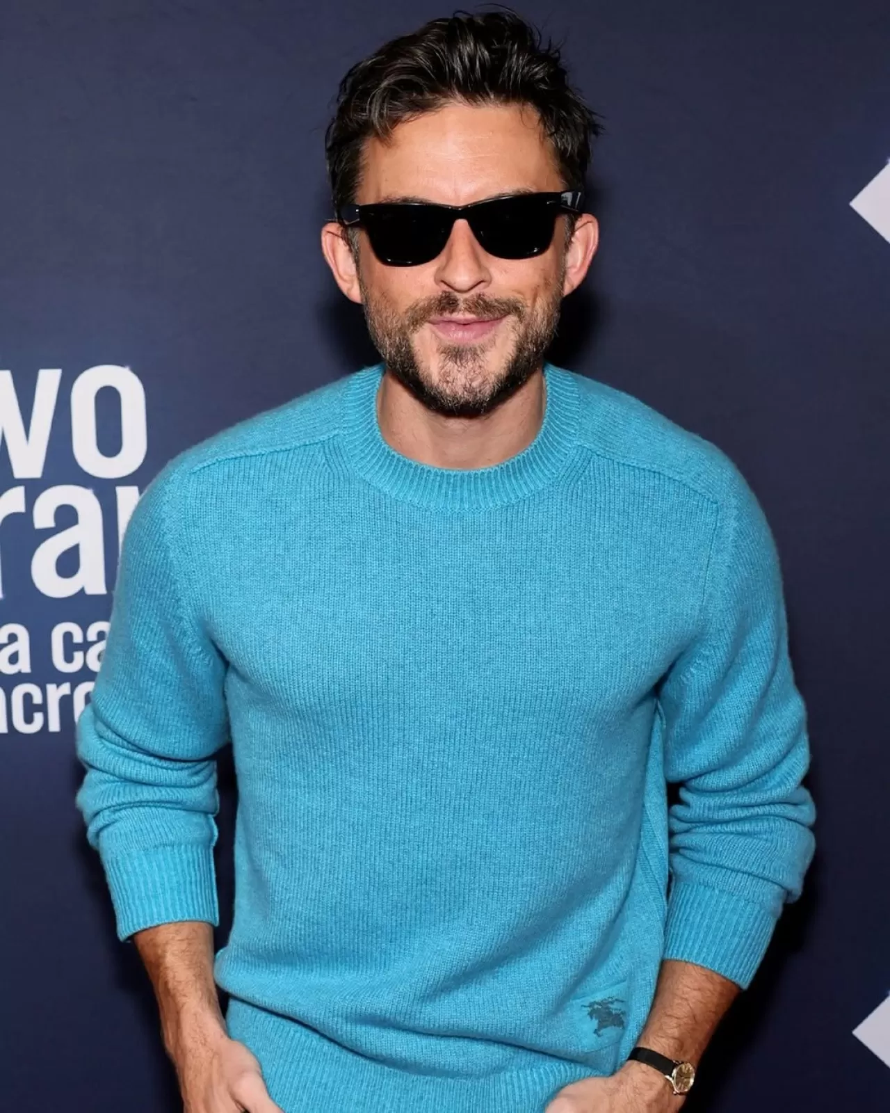 Jonathan Bailey, Aksesuar Tercihleriyle Moda Gündeminde