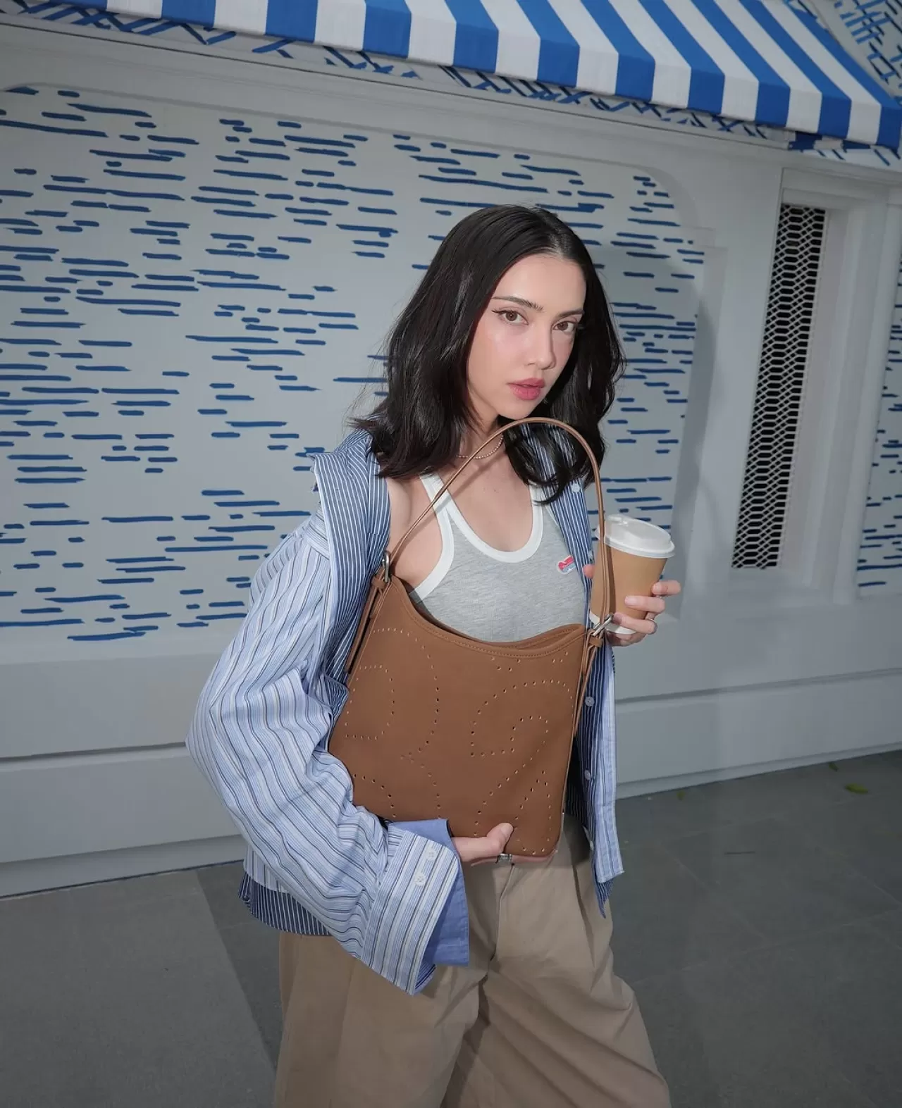 Bangkok'un Serin Rüzgarını Yakalıyor: Sara Legge Sosyal Medyada Paylaştı