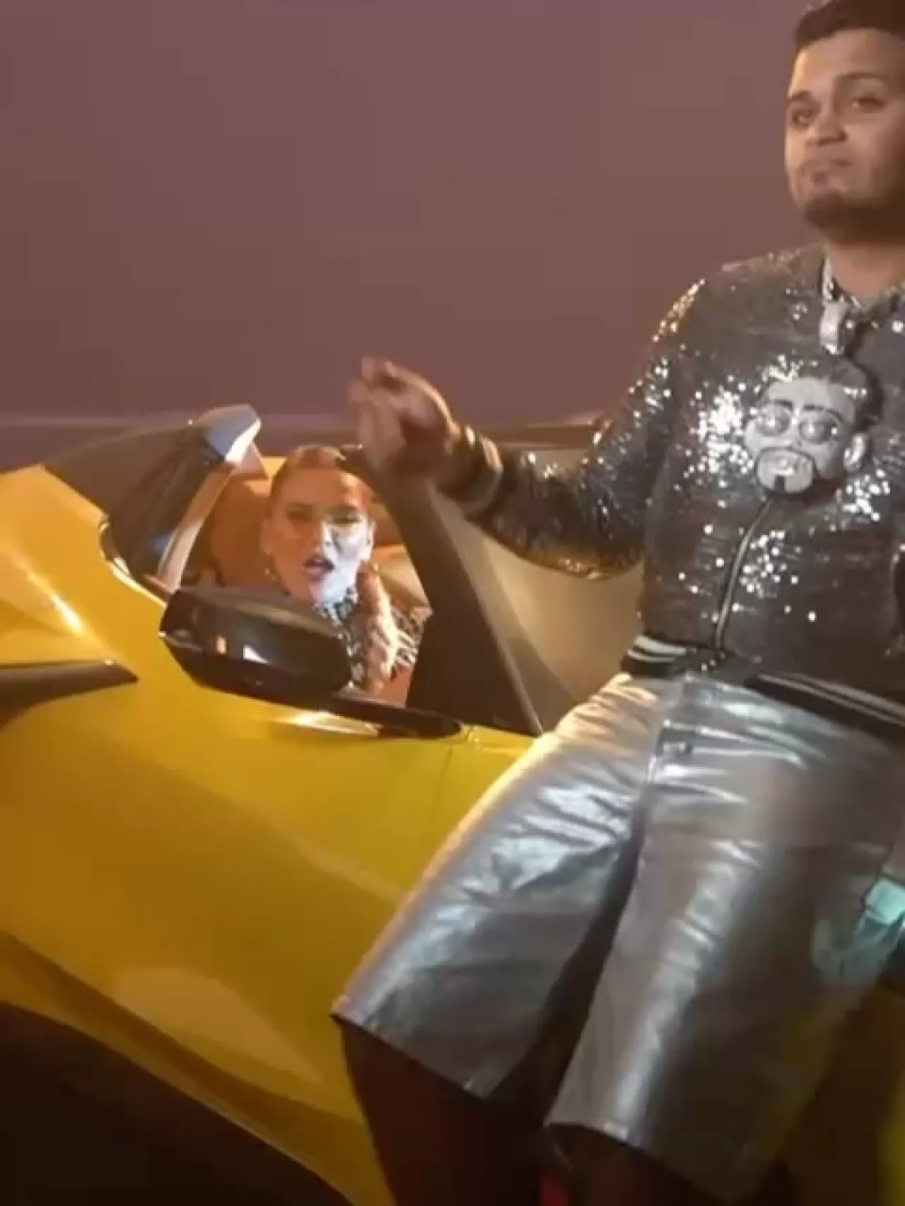 Demet Akalın ve Lvbel C5,