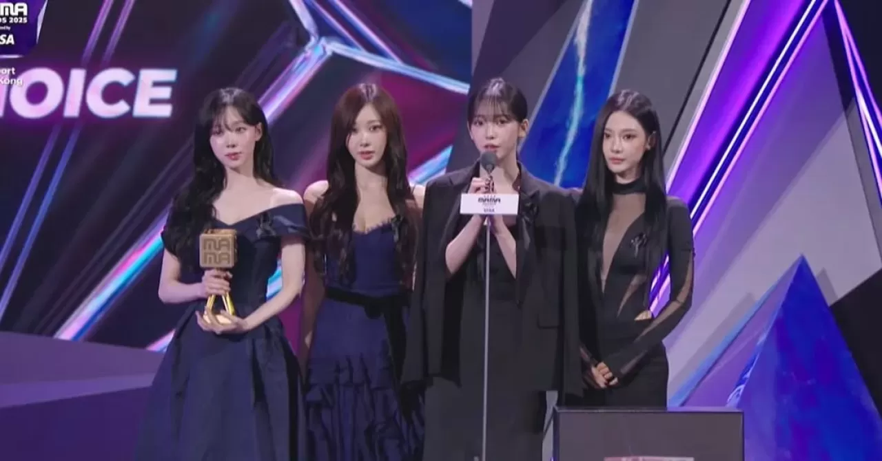 Aespa Üyeleri, Hong Kong'taki Olayın Kurbanları İçin Siyah Kurdele Takıyor