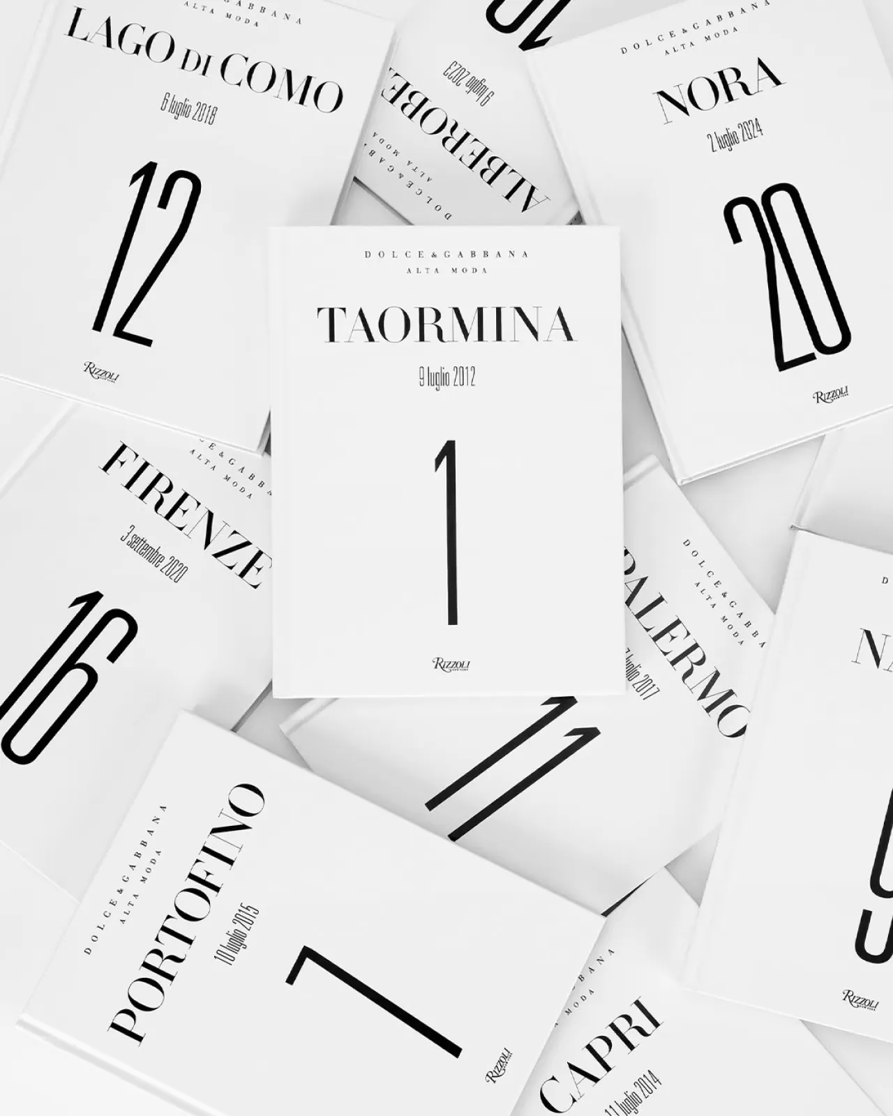 Dolce & Gabbana, Alta Moda Koleksiyonunun Hikayesini Bir Kitap Setinde Anlatıyor