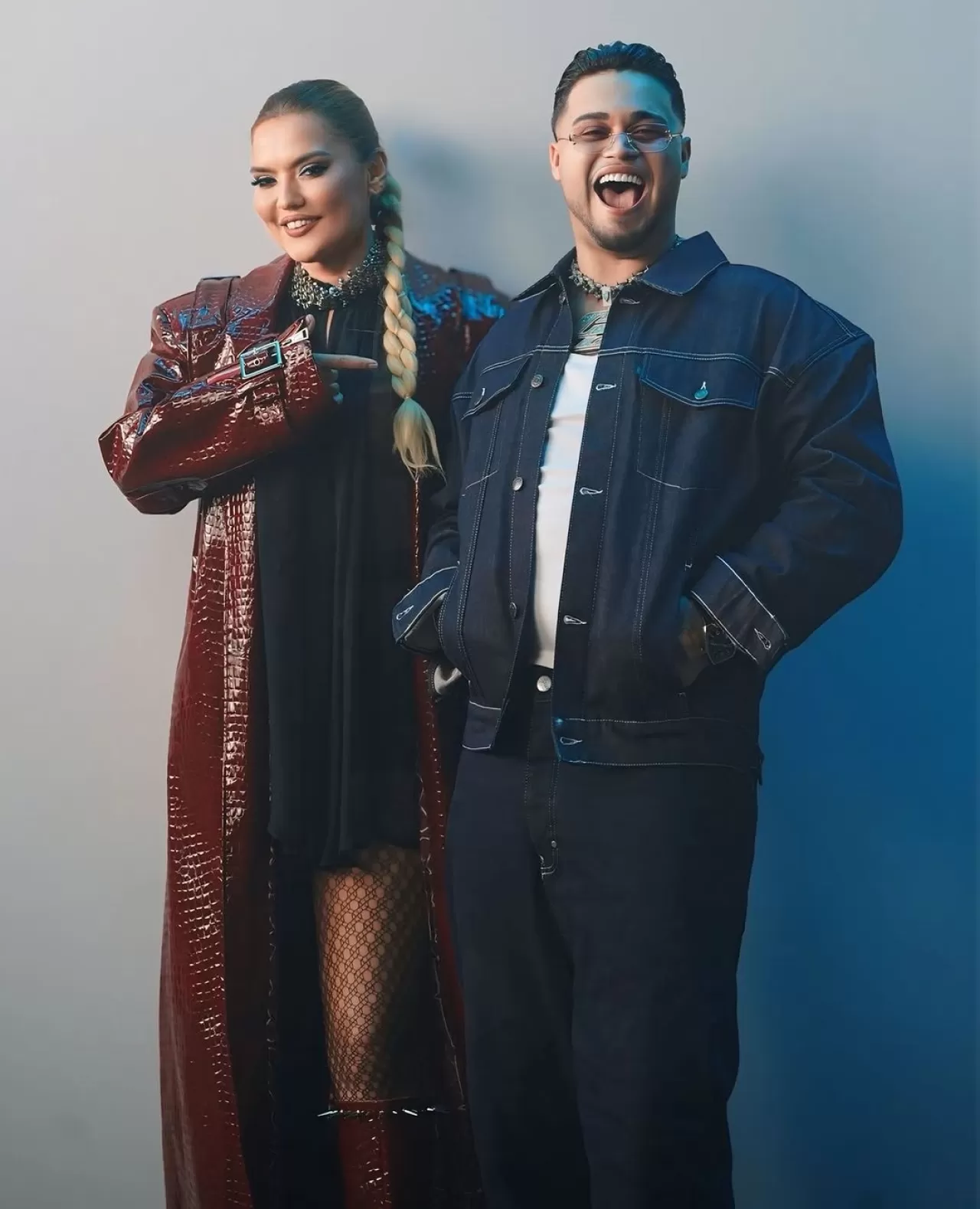 Demet Akalın ve Lvbel C5,