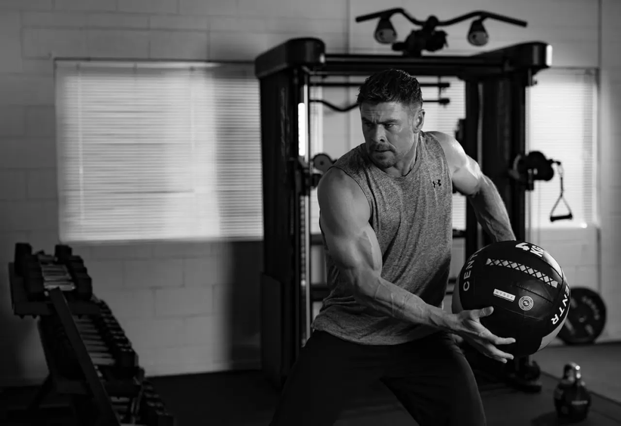 Chris Hemsworth, CentrFit Ekipmanlarıyla Antrenmanlarını Sürdürüyor