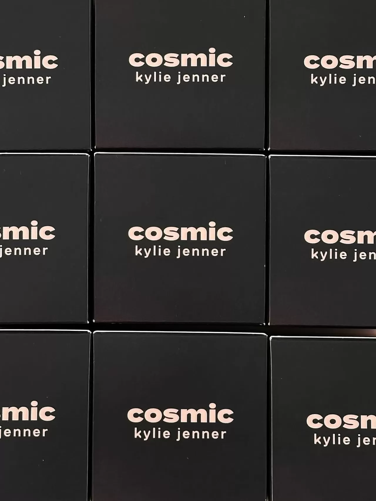 Kylie Cosmetics'ta Black Friday İndirimi: Kozmetik Ürünlerde Fırsat Dönemi