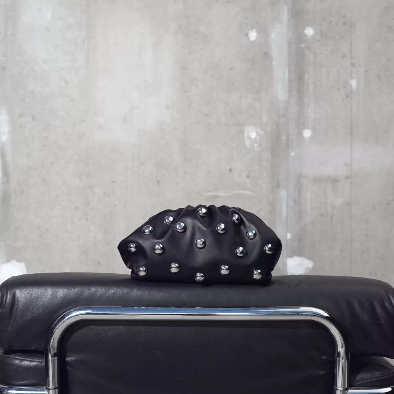 İpekyol'un FW25/26 Koleksiyonu: Minimalizm ve Metalik Dokunuşlar Öne Çıkıyor