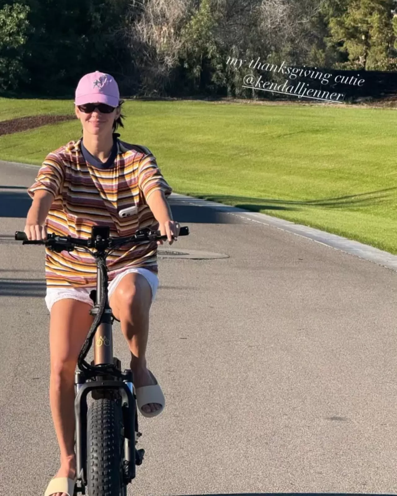 Kylie Jenner, Instagram Üzerinden Kız Kardeşi Kendall'la Şakalaştı