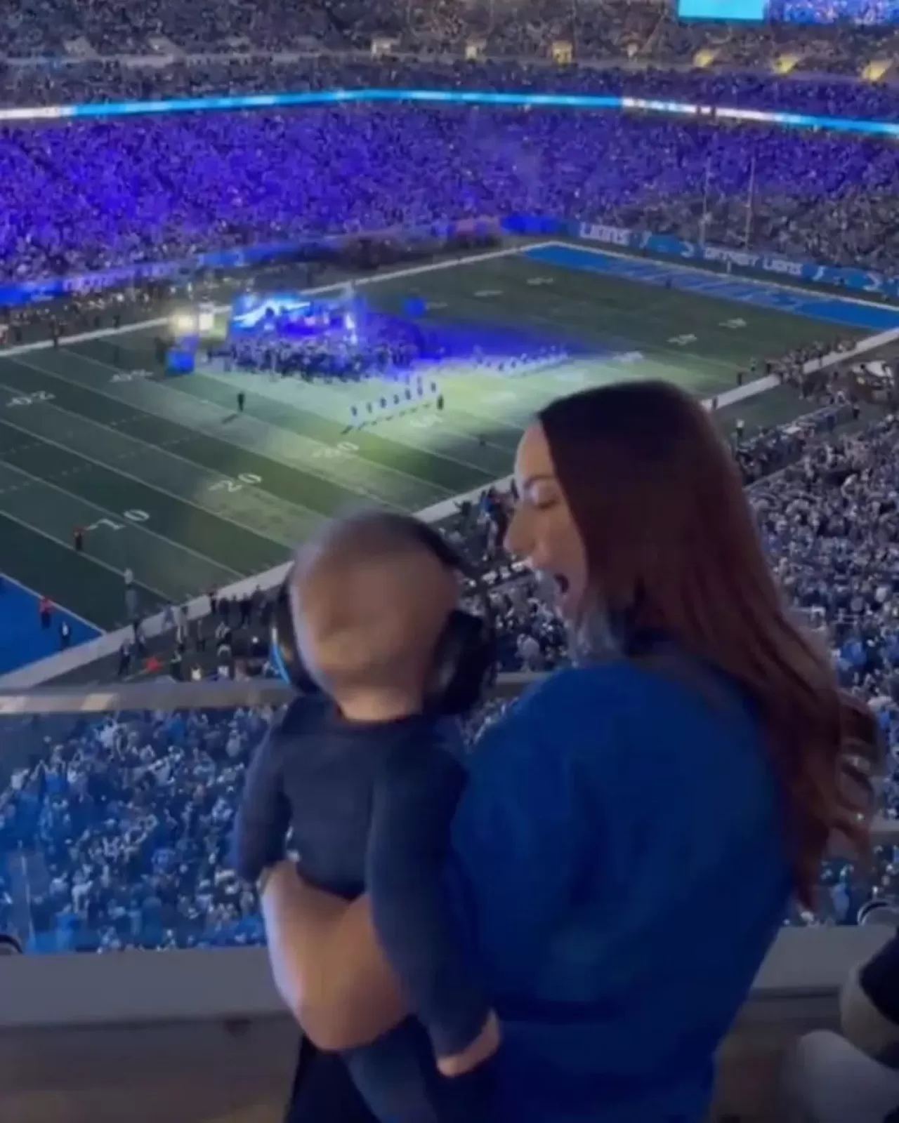 Hailie Jade Scott, Babası Eminem'in Halftime Performansını Oğlu Elliot ile İzledi