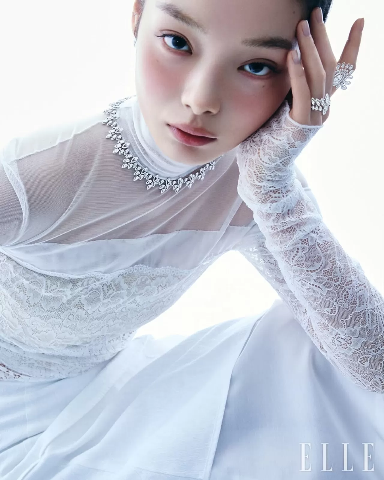 Ellekorea, Kışın Beyaz Etkisini Yansıtan Özel Çekimi Yayınladı