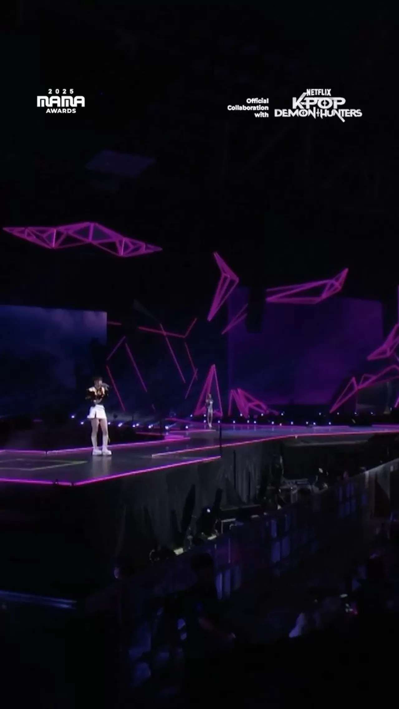 BABYMONSTER Üyeleri Pharita, Ahyeon ve Rora, 2025 MAMA Ödüllerinde HUNTR'ın Şarkısını Seslendirdi