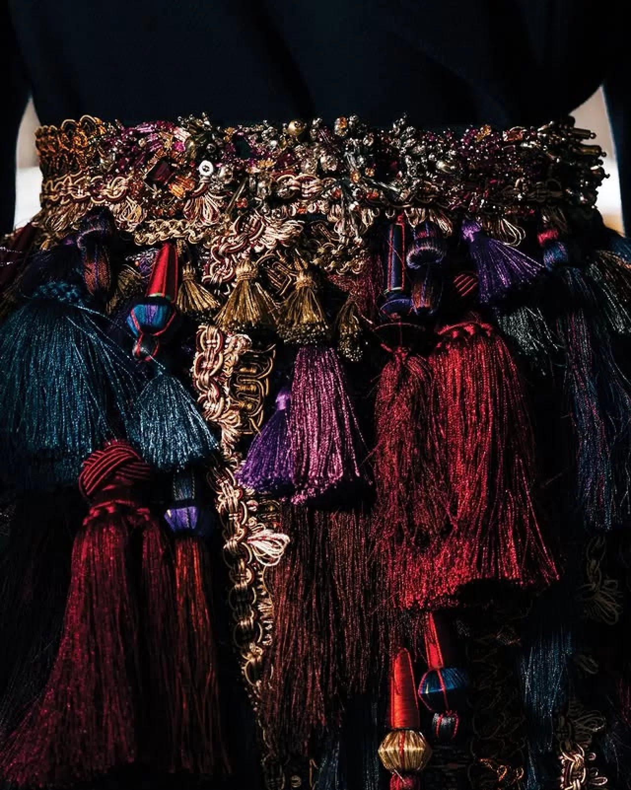 Dries Van Noten'ın 2025 Sonbahar-Kış Koleksiyonu Mağazalarda ve Çevrimiçi Platformda