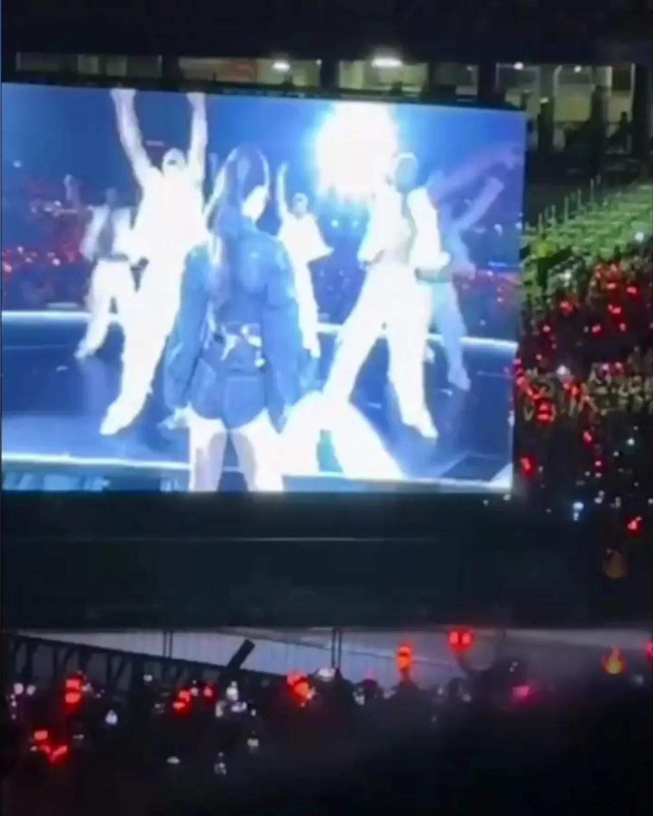 BLACKPINK, Singapur'da 'DEADLINE' Dünya Turu ile Sahneyi Fethetti