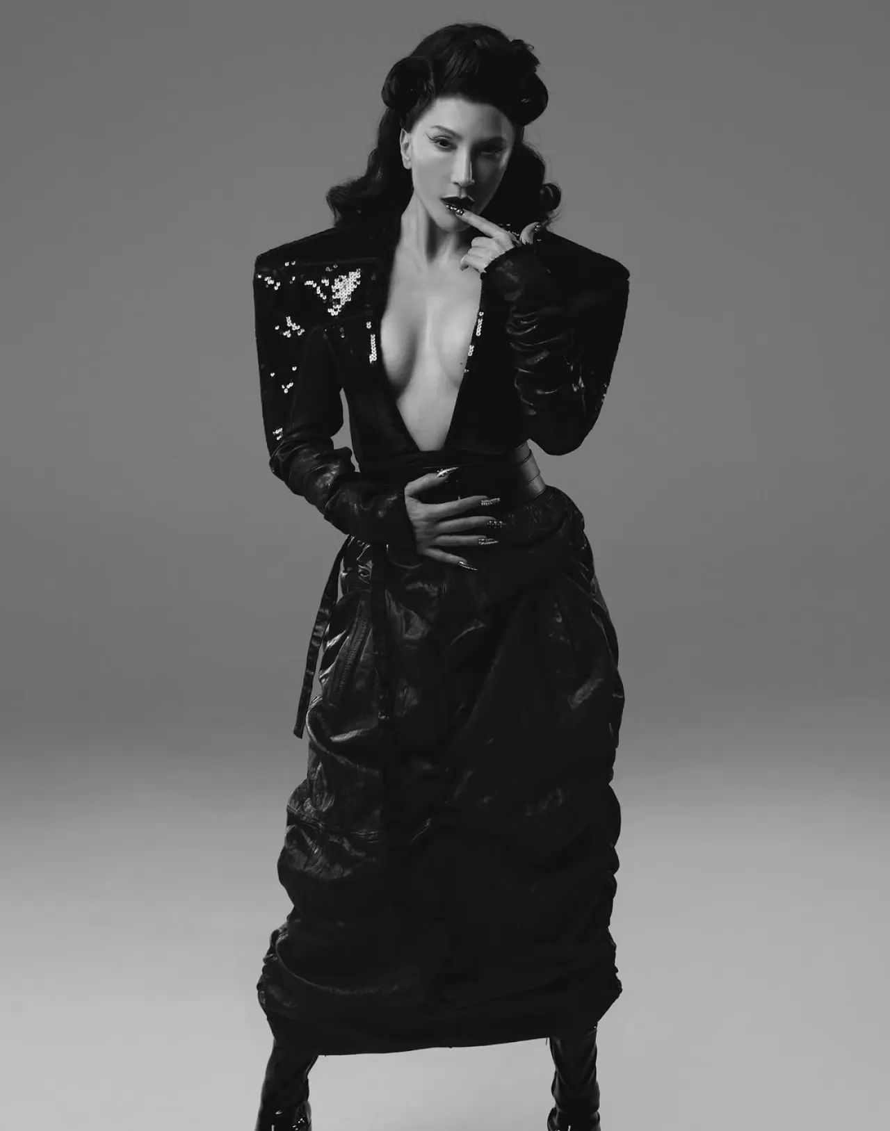 Hande Yener, Yeni Projesi İçin Güçlü Ekip ile Bir Araya Geldi