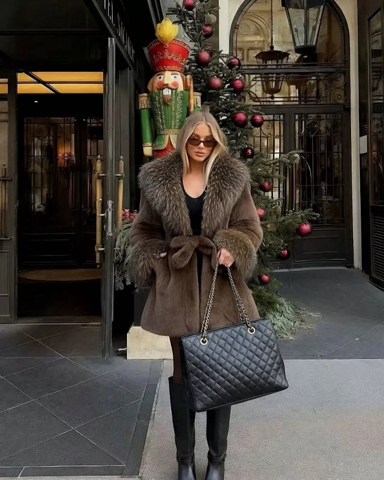 Sokak Modası: İstanbul'un Kaldırımları Aloruhofficial ile Podyuma Dönüşüyor