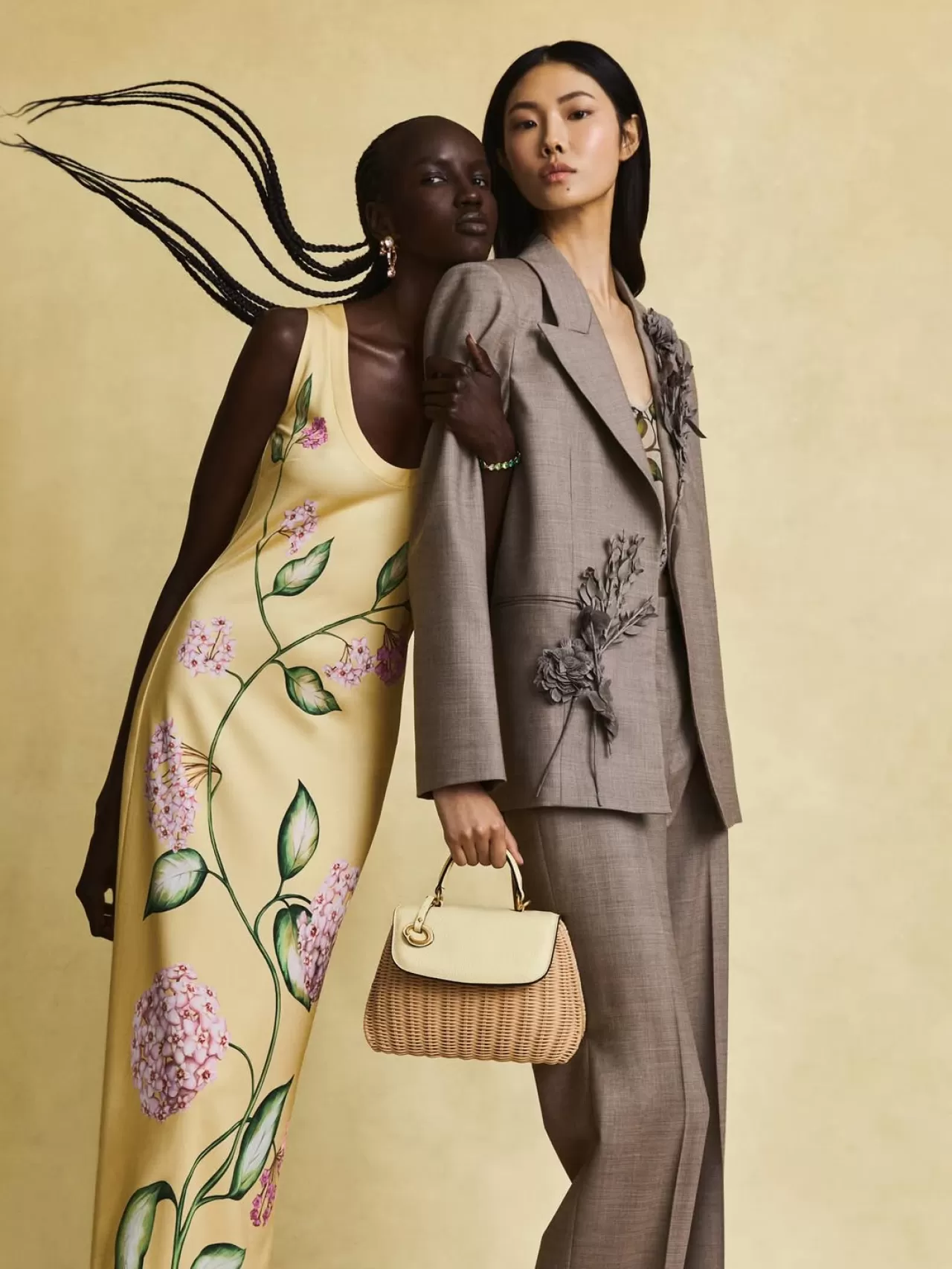 Oscar de la Renta'nın 2026 İlkbahar Koleksiyonu: Porselen Çiçek Teması ile Öne Çıkıyor