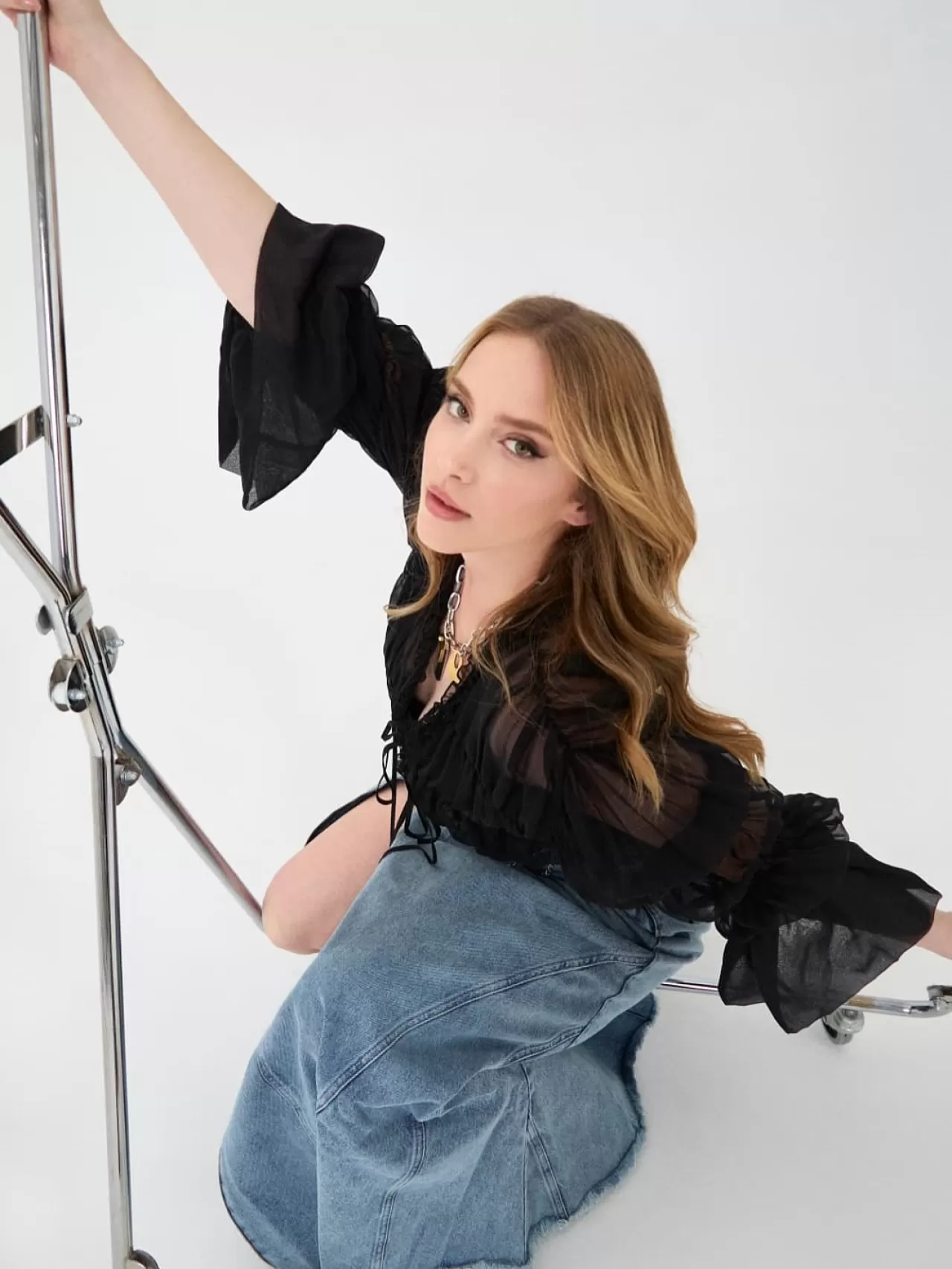 Hayal Köseoğlu, 'Happy Sunday Funday' Temalı Keyifli Bir Pazar Günü Paylaştı