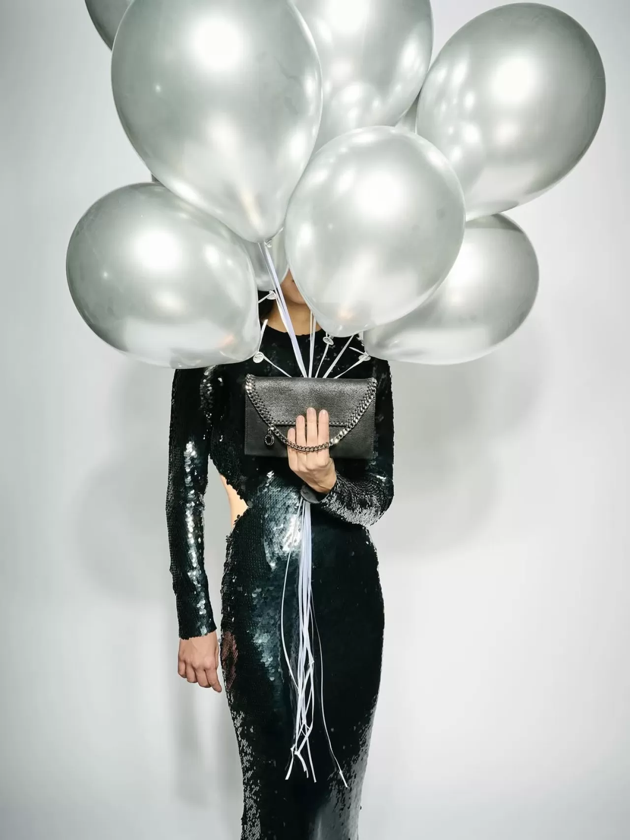 Stella McCartney, PVC İçermeyen Yeni Tasarımını Tanıttı