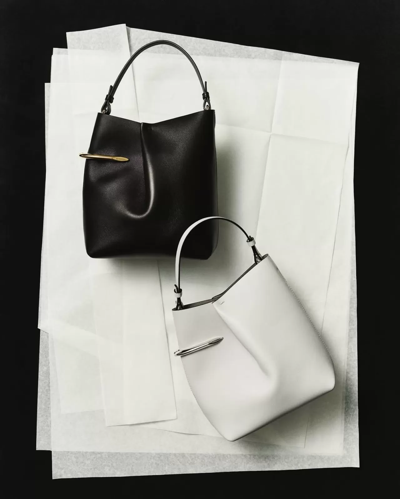 Givenchy, Sarah Burton Döneminden İkonik 'Pinch Me' Çantasını Yeniden Lanse Etti