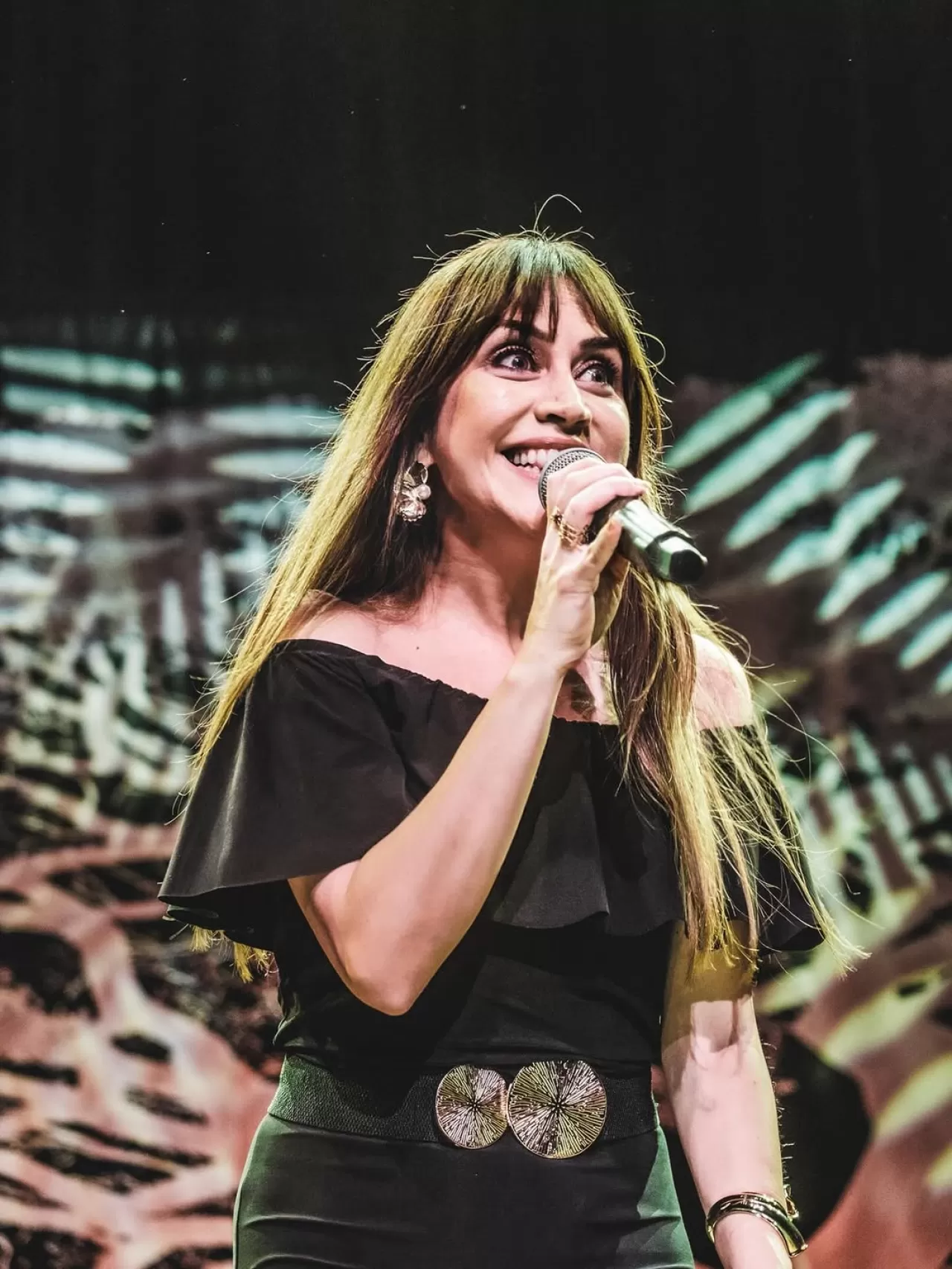 Selen Öztürk ve Serkan Polat'ın 'Eniştegilmis' Çağrısıyla Bir Araya Gelen Sanatçılar, Müzikle Dostluklarını Pekiştirdi