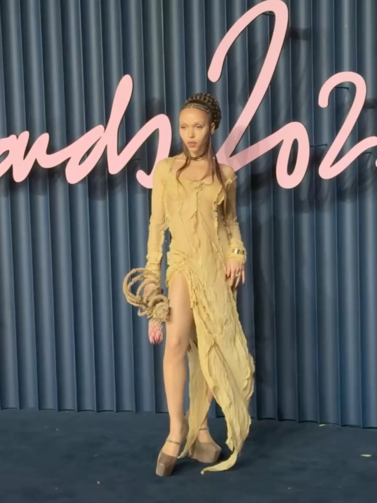 2025 Moda Ödülleri'nde Mavi Halının Yükselen Yıldızları