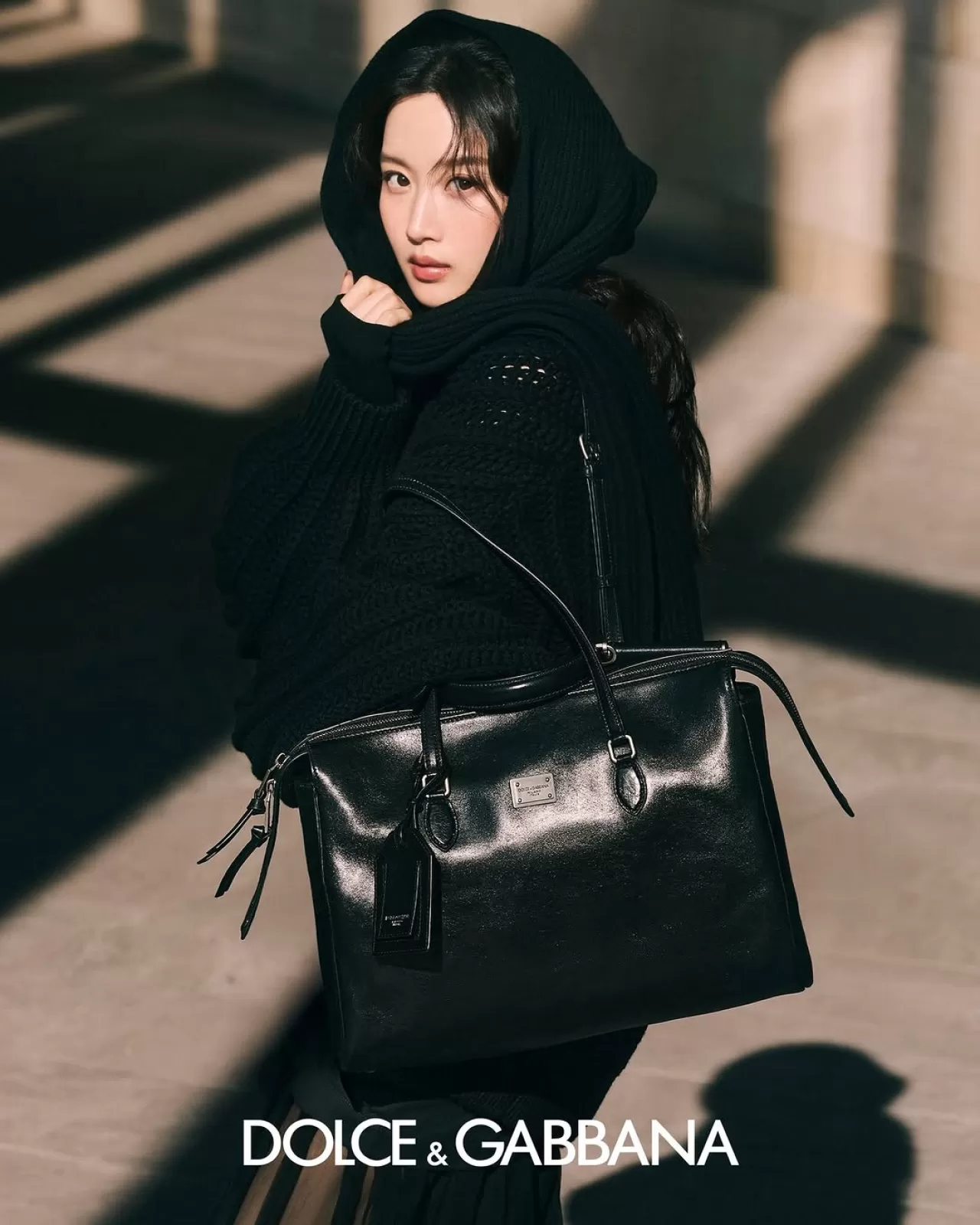 Dolce & Gabbana, Vittoria Çantası'nı Global Elçisi MYKAYOUNG ile Tanıtıyor