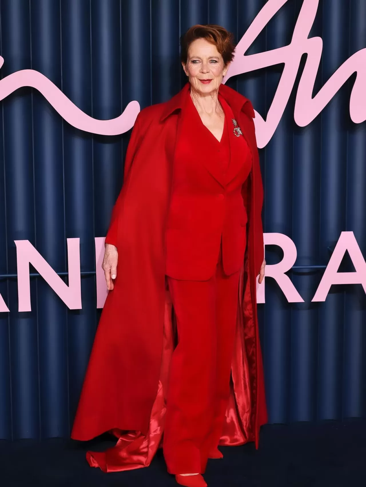 Celia Imrie, Charlotte Tilbury'un Ürünleriyle Fashion Awards'ta Dikkat Çekti