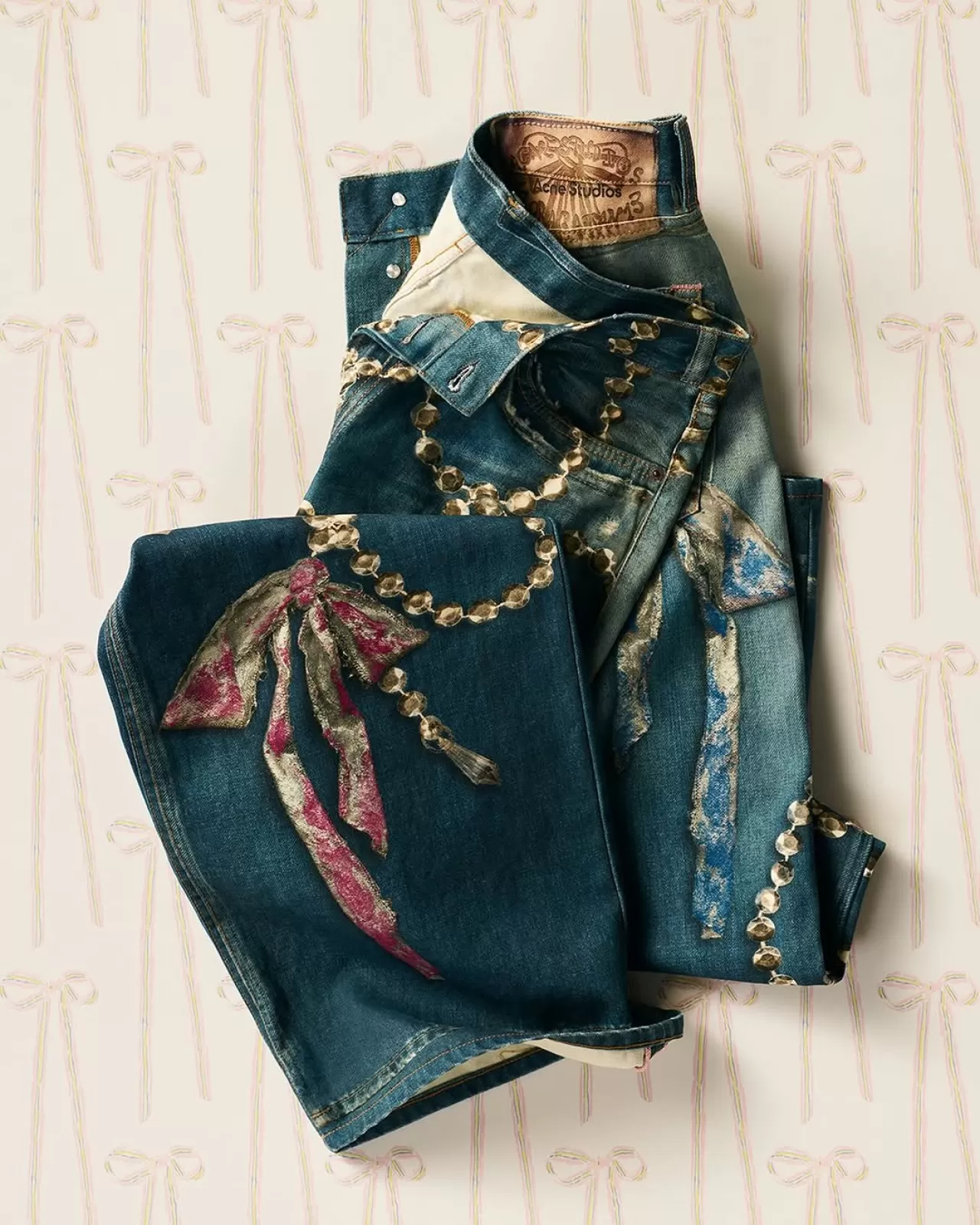 Acne Studios, Yılbaşı Alışveriş Sezonu İçin Özel Koleksiyonunu Duyurdu