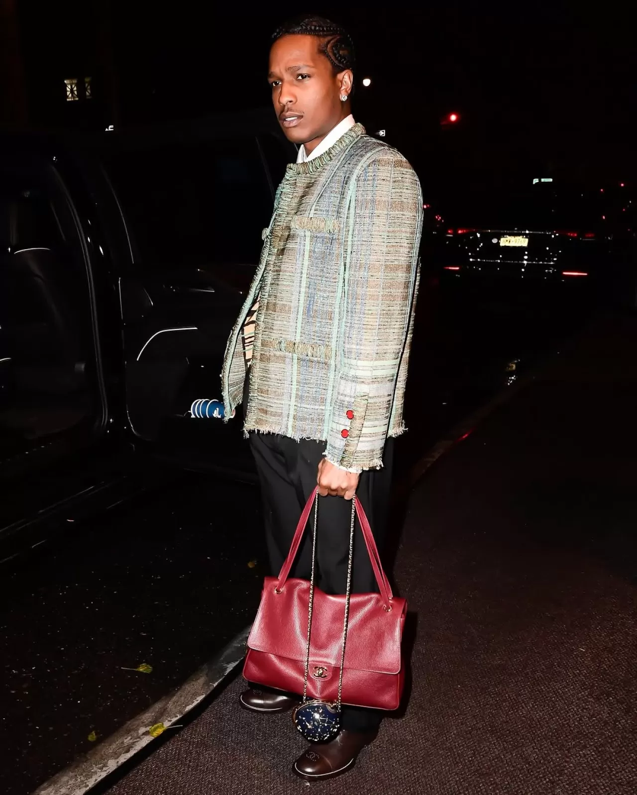 A$AP Rocky, Chanel'in Kadın Koleksiyonundan Parçaları Giyerek Tarz Sınırlarını Zorluyor