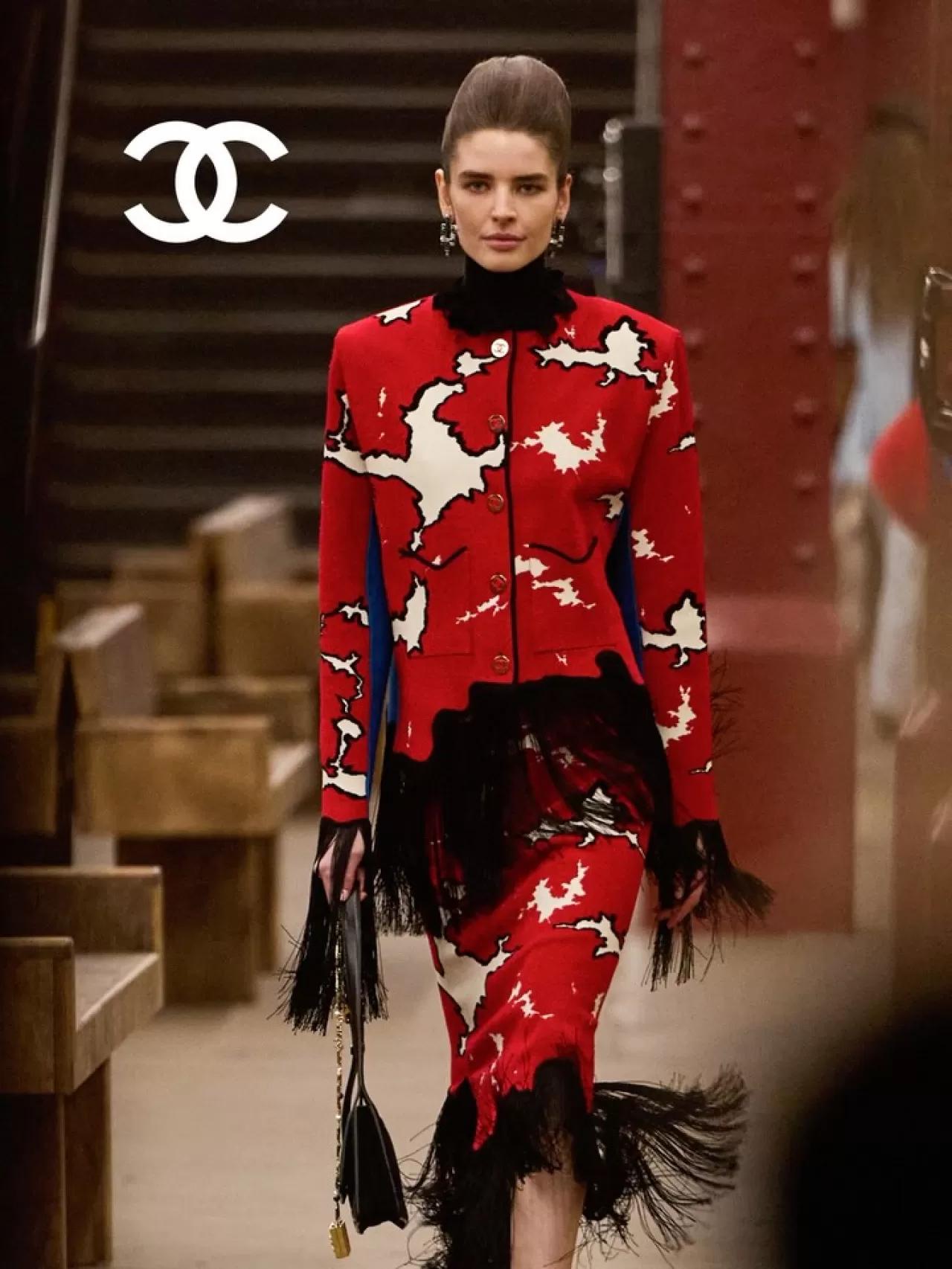 CHANEL, 2026 Métiers d'Art Koleksiyonu'ndan Bir Bakışı New York Metro İstasyonunda Sergiledi