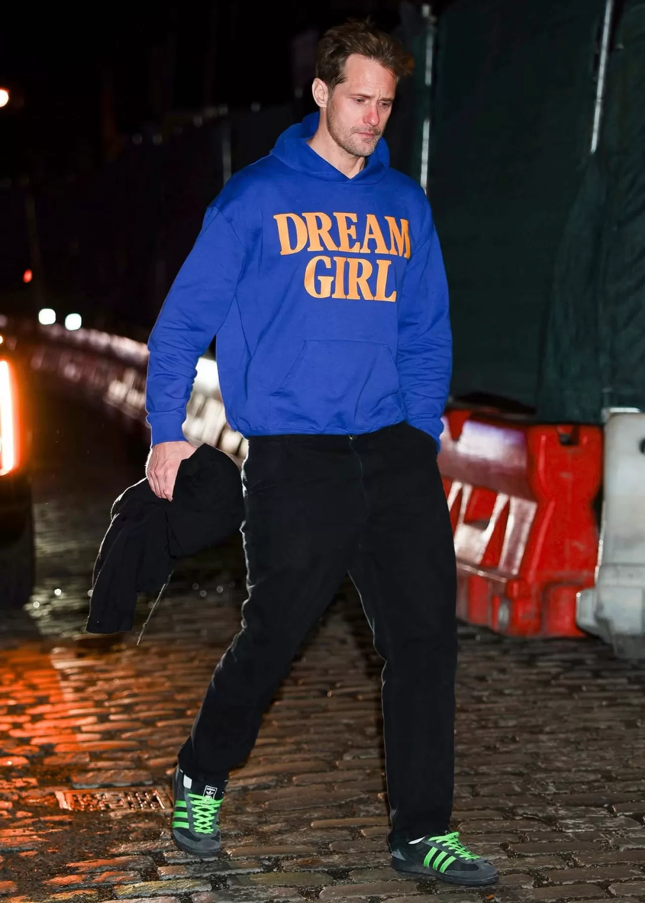 Alexander Skarsgård, New York'ta Rahat Stiliyle Dikkat Çekti