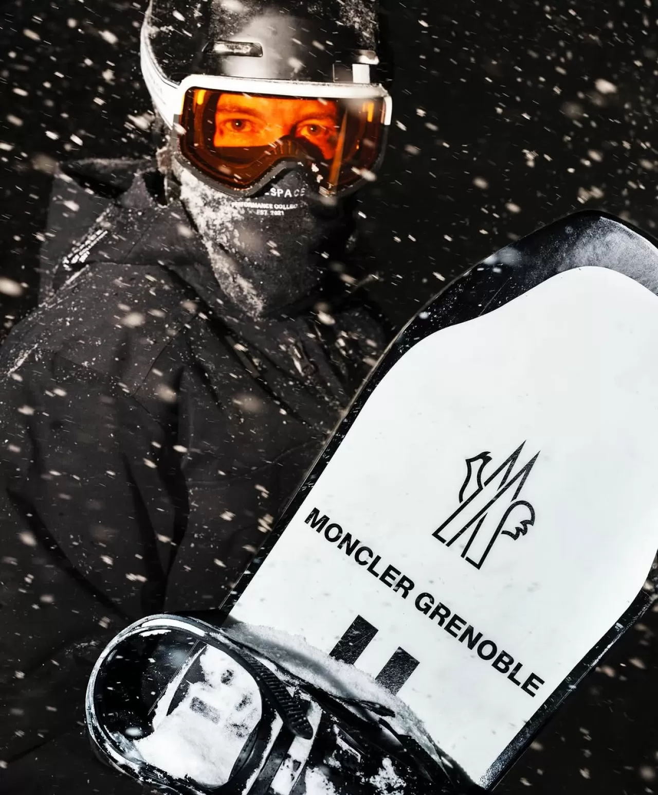 Moncler Grenoble ve Shaun White'dan Özel Snowboard Koleksiyonu