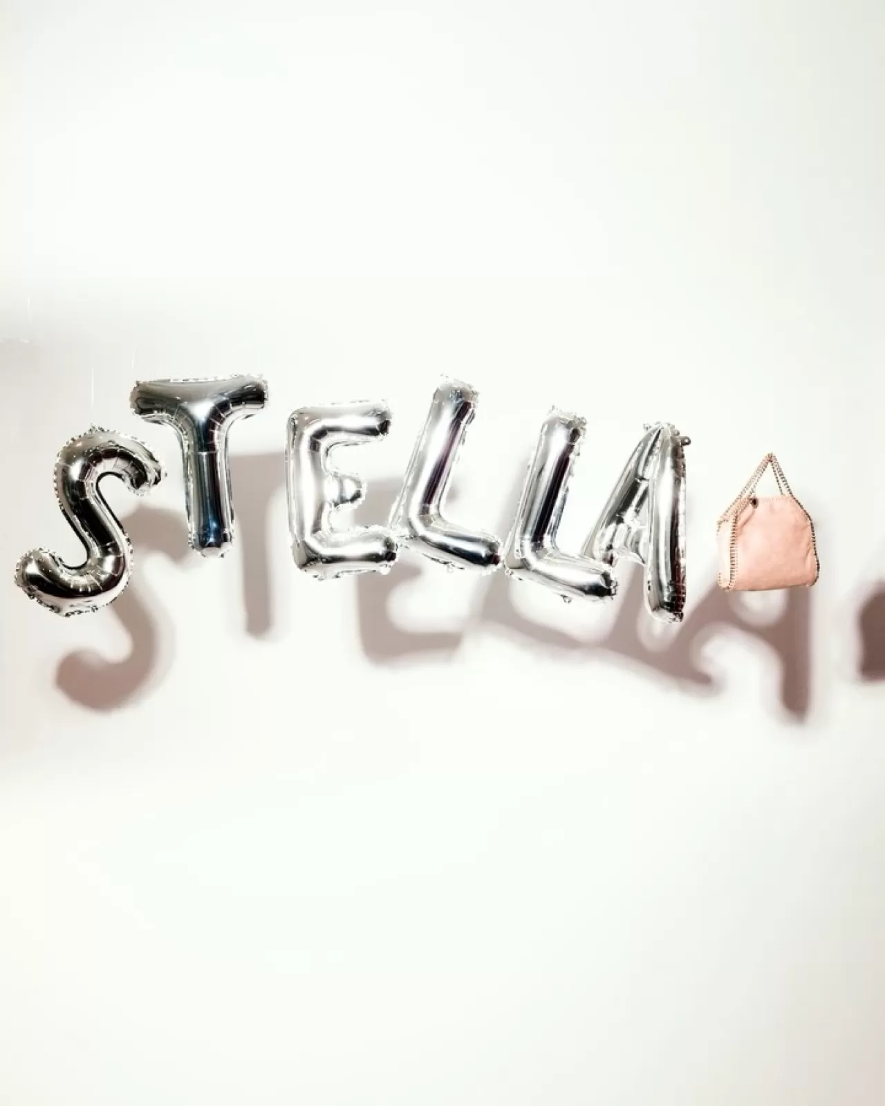 Stella McCartney, Çevreci ve Vegan Malzemelerle Üretilen Falabella Çantalarını Tanıttı