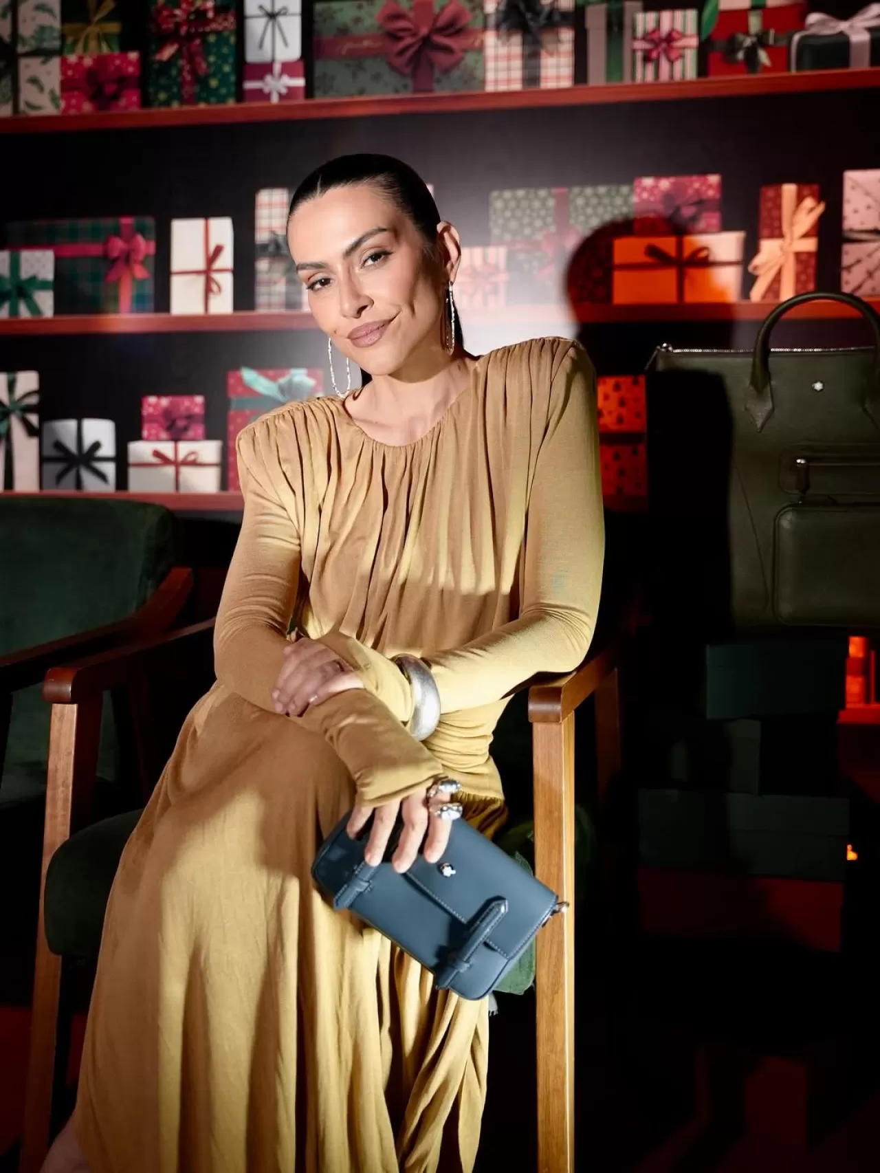 Cleo, MOTYBR2025'te Montblanc'ın Mini Çapraz Çantası ile Dikkat Çekti