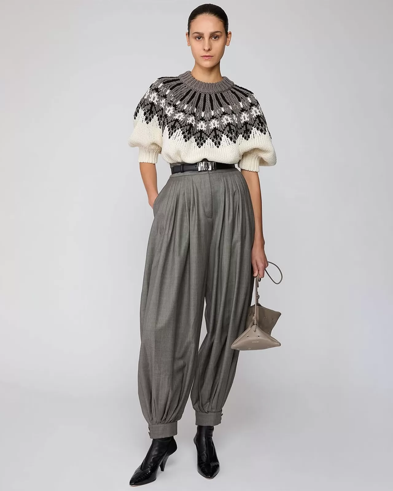 Altuzarra, 2026 Resort Koleksiyonu İçin 'The Marty' Kazak Modelini Tanıttı