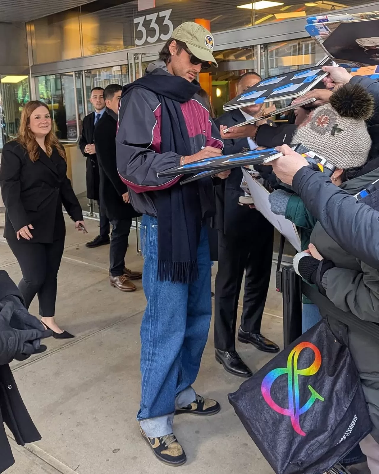 Jacob Elordi, 'Frankenstein' Setinden Çıkmış Gibi Giyiniyor