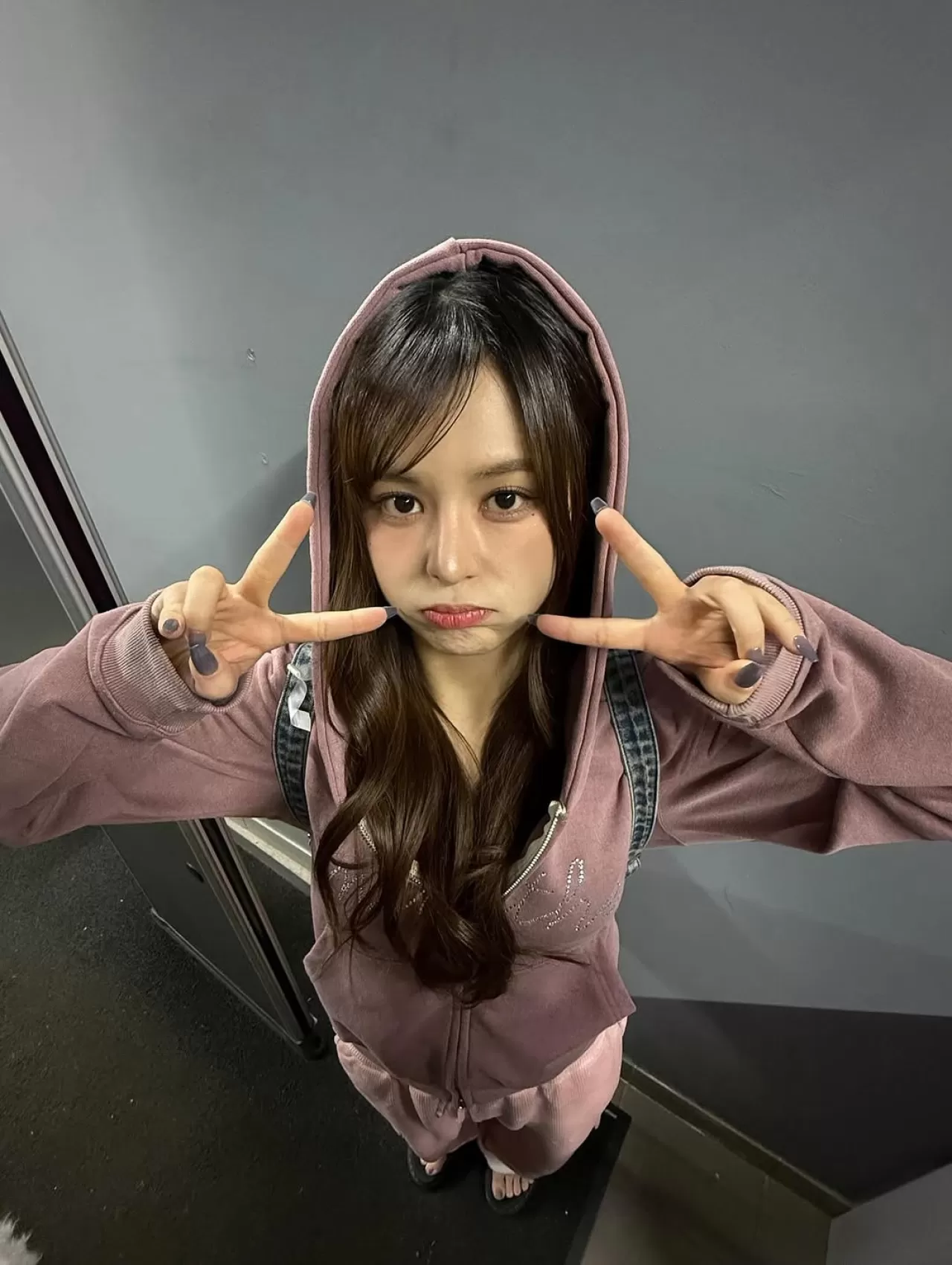 EVERGLOW Üyesi EU, Yeni Sahne Güncellemesi Paylaştı