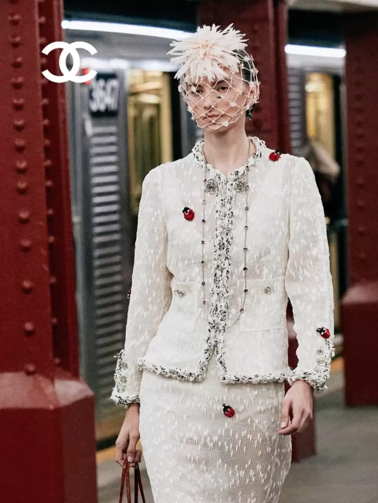 CHANEL, Matthieu Blazy İmzalı Métiers d'Art 2026 Koleksiyonu'nu New York Ruhuyla Tanıttı