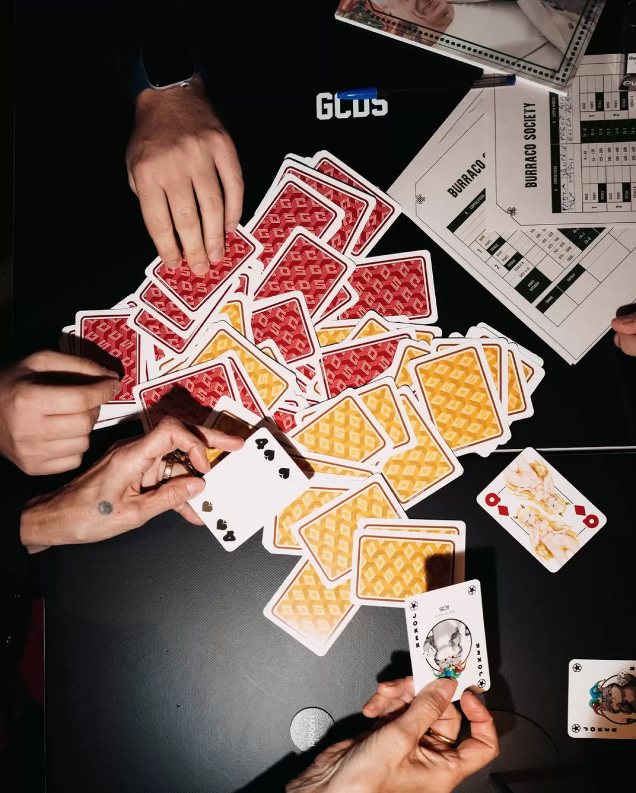 GCDS Milano'da Geçici Bir 'Tabaccheria' Mağazası Açtı