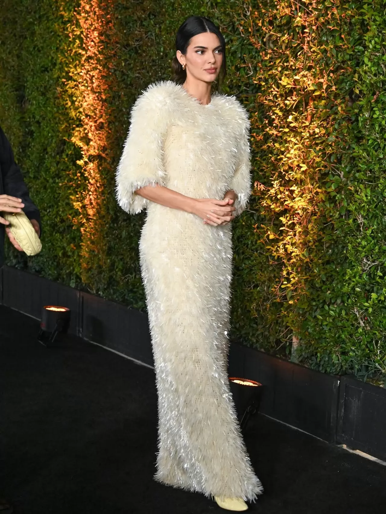 Kendall Jenner, Los Angeles'ta Düzenlenen Gecede Bottega Veneta'nın Özel Tasarımıyla Dikkat Çekti