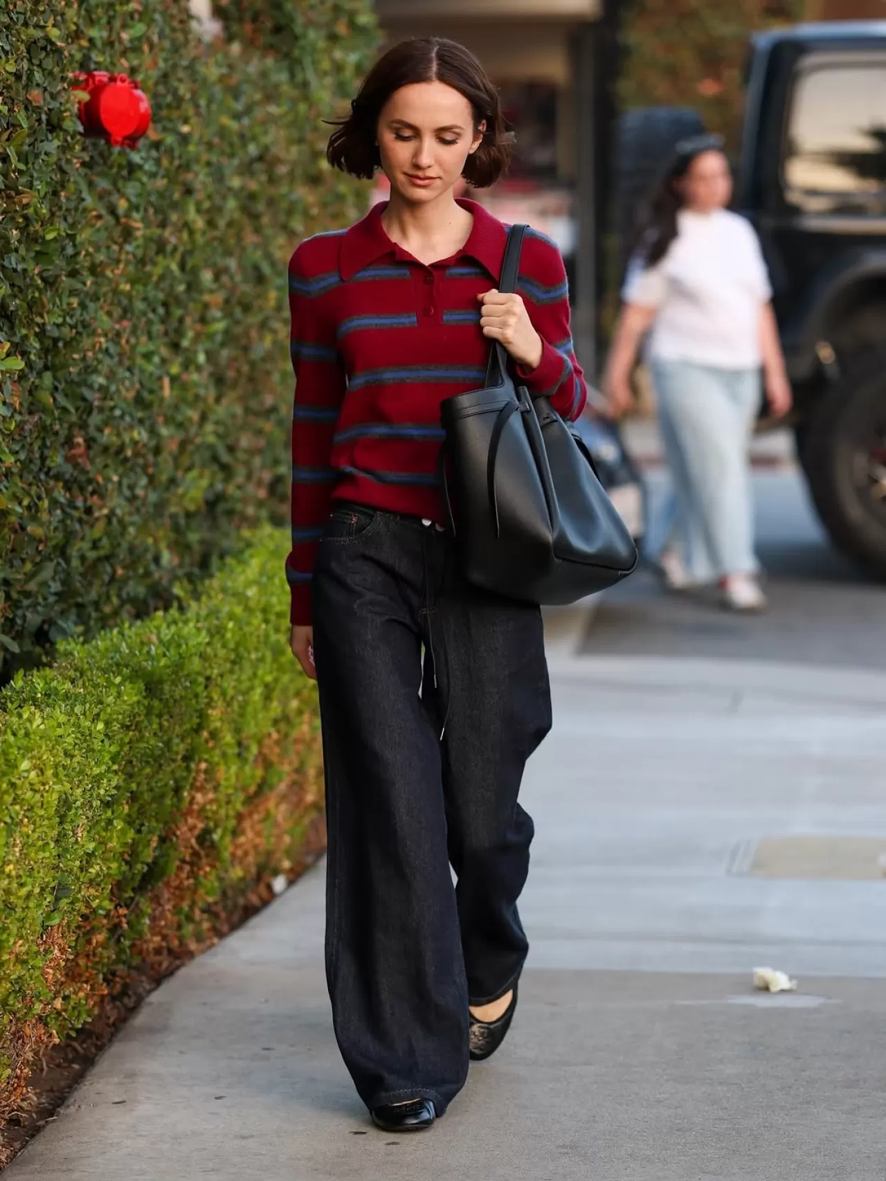 Maude Apatow, Tory Burch'ün Holiday 2025 Koleksiyonundan Parçaları Giyindi