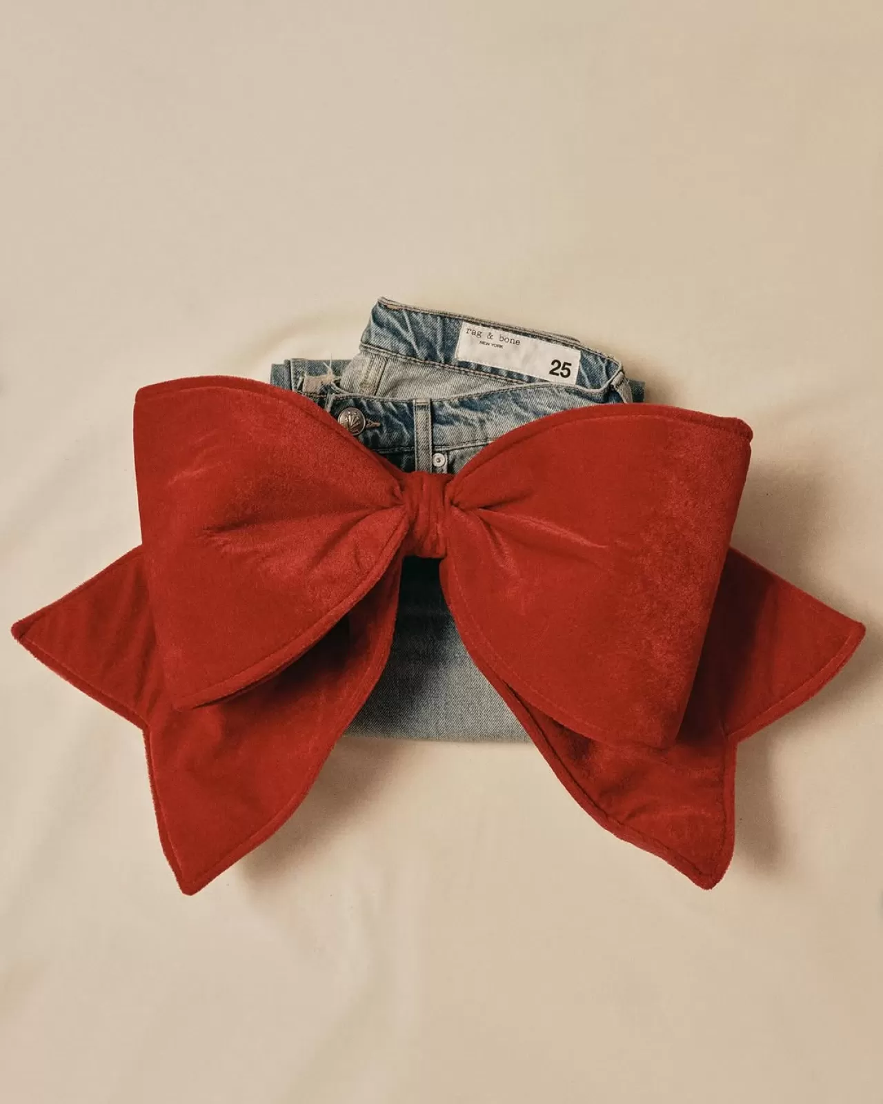 rag & bone, Yılbaşı Alışverişi İçin Hediye Rehberi'ni Yayınladı