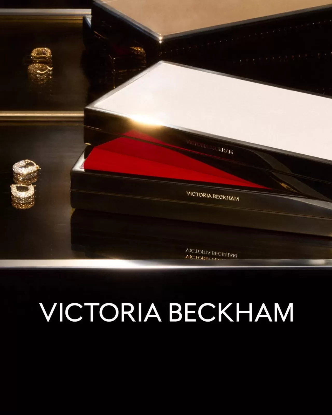 Victoria Beckham, Yeni Aksesuar Koleksiyonunu Tanıttı