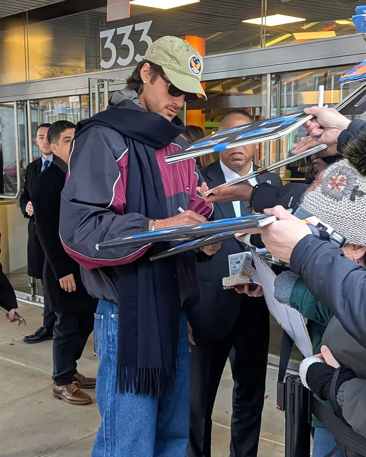 Jacob Elordi'nin Günlük Stili, Frankenstein Uyarlamasındaki Karakterine Gönderme Olarak Yorumlanıyor