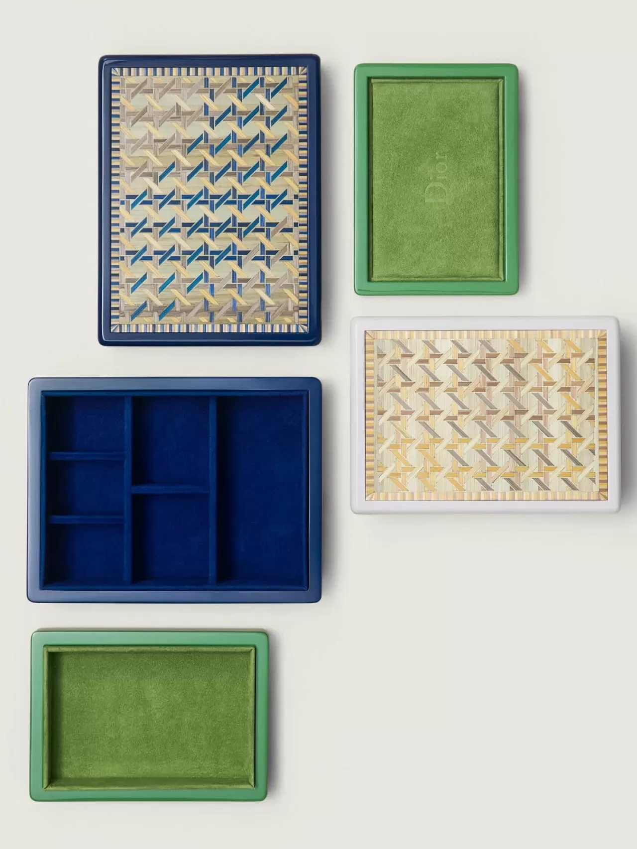 Dior'dan El İşçiliği Harikası: 'Cross Cannage' Koleksiyonu Mağazalardaki Yerini Aldı