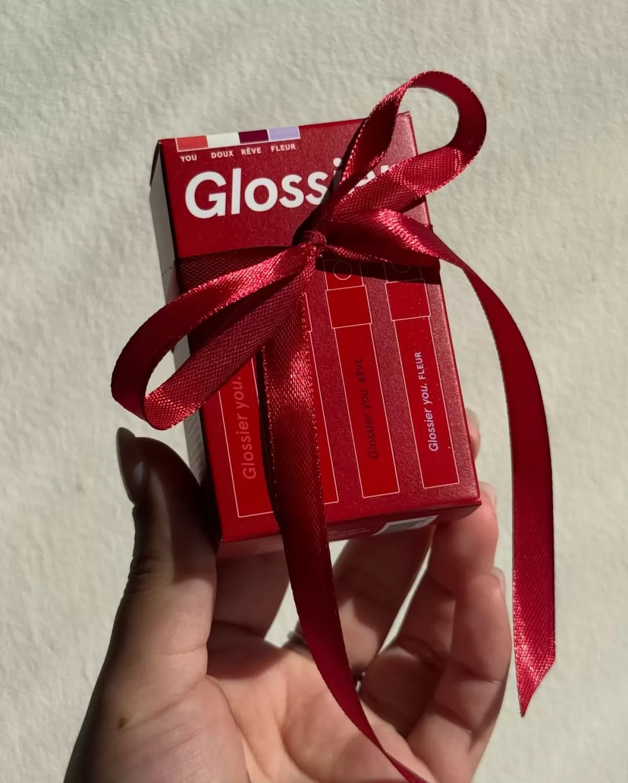 Glossier'dan Yeni Hediyelik Set: Dört Mini Parfüm ile Kişisel Katmanlama
